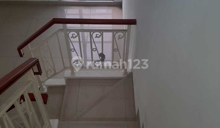 Dijual rumah 2 lantai di Cluster Laseine, Cakung Jakarta Timur 2
