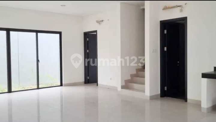 Nice 3-Storey House Ready to Live In, Comfortable &amp; Green Environment in Cakung, East Jakarta 2