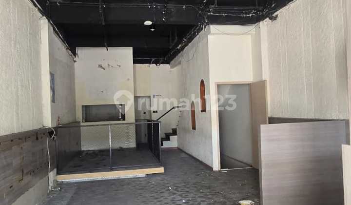 4-Story Shop House in Crown Golf PIK, North Jakarta 4-Story Shop House in Crown Golf PIK, North Jakarta