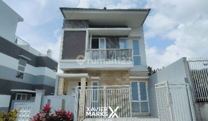 V1 Dijual Rumah Bagus 2 Lantai Furnished di Panderman Hill, Batu  1