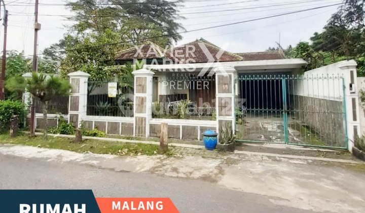 For Sale Spacious House in Bunga Cengkeh Lowokwaru Malang, suitable for boarding. For Sale Spacious House in Bunga Cengkeh Lowokwaru Malang, suitable for boarding.