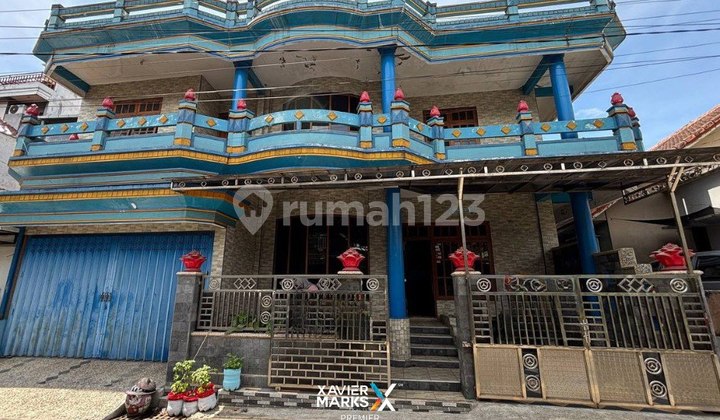 V1 3-Story House Near Alun Alun on Panderman Street, Batu City V1 3-Story House Near Alun Alun on Panderman Street, Batu City