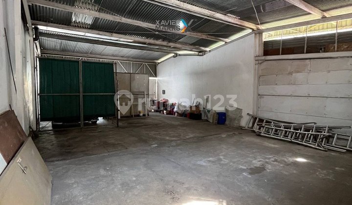 Classic Spacious Well-Maintained House in Downtown Klojen, Malang 2