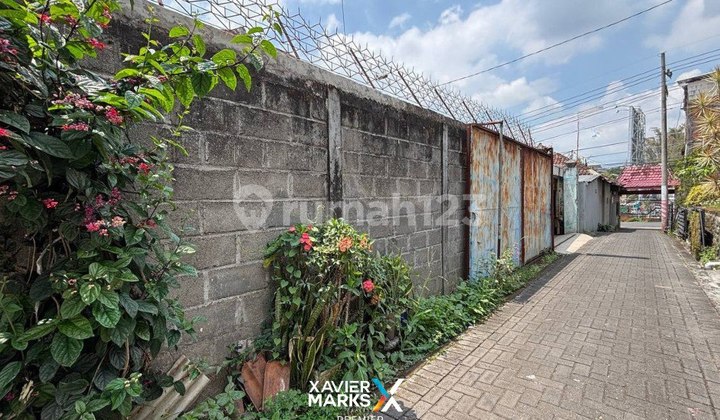 V1 Rumah Luas Ada Tanah Lapang Cocok untuk Usaha di Beji Batu