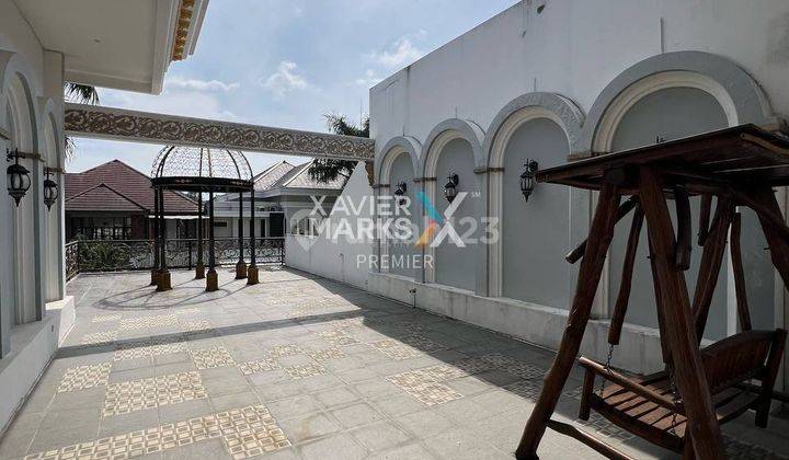 Rumah Victorian Classic Ada Private Pool di Golf Utama Araya Malang 2