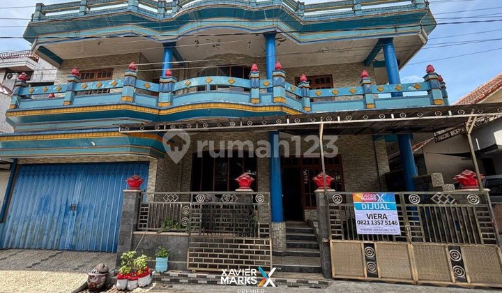 V1 3-Story House Near Alun Alun on Panderman Street, Batu City V1 3-Story House Near Alun Alun on Panderman Street, Batu City