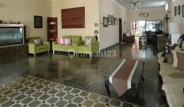 DIJUAL RUMAH TERAWAT TENGAH KOTA AREA KOMERSIAL DI KLOJEN MALANG
