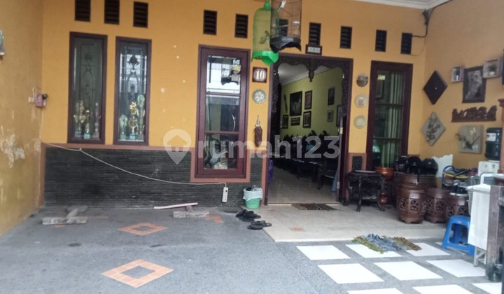 Ready-to-Occupy House Near the Town Square in Bengkulu Sukun Malang Island 2