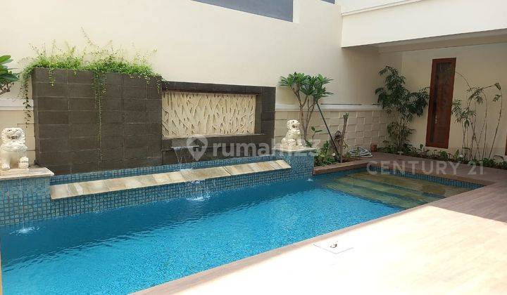 Rumah Modern Look Di Area Belakang Citos 1