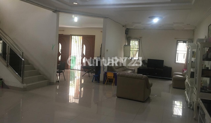 Rumah Hoek 2 Lt Di Perum Taman Kencana