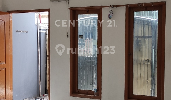 For Rent 3-Story House East Pademangan