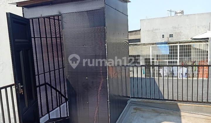 3-Story House in Block 4 Muarakarang North Jakarta 2