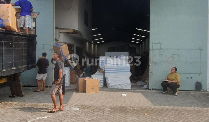 Gudang Margomulyo Permai Blok A Udah Renovasi. Ditinggikan 1 Meter Dari Jalan