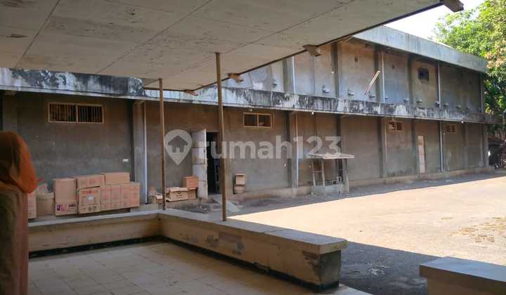 Rumah Usaha Area Komersial Probolinggo 2