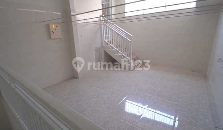 For Sale Split Level House in West Surabaya International Golf Hill 2