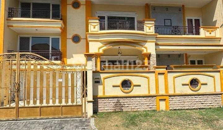 Rumah Komersial Raya Citraland Vila Taman Gapura Surabaya