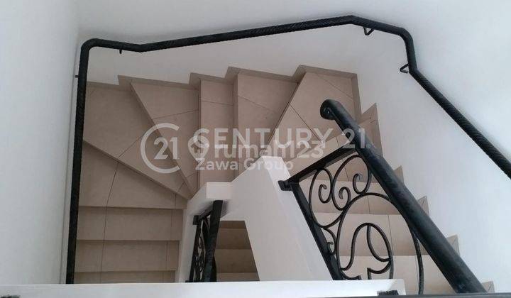 Wts Rumah 3 Lantai Kenari Golf Hadap Timur Baru Renovasi di Jakut 5