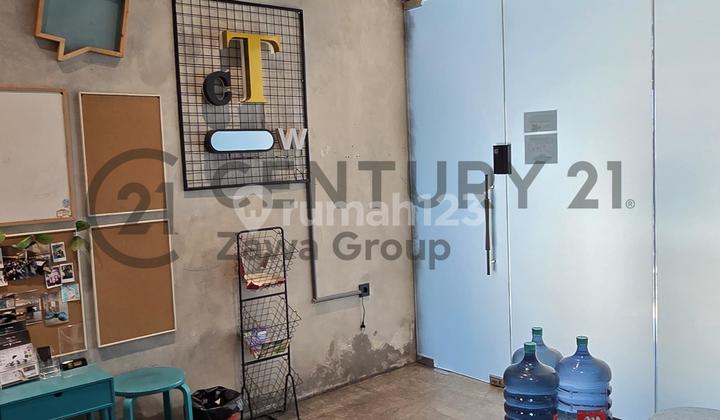 Ready-to-Use Shop-House with Full Office Interior in Plaza De Lumina, Semanan Indah, West Jakarta 2