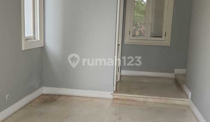 Dijual Rumah Mewah 2 Lantai di Taman Beverly Golf, Lippo Karawaci 2