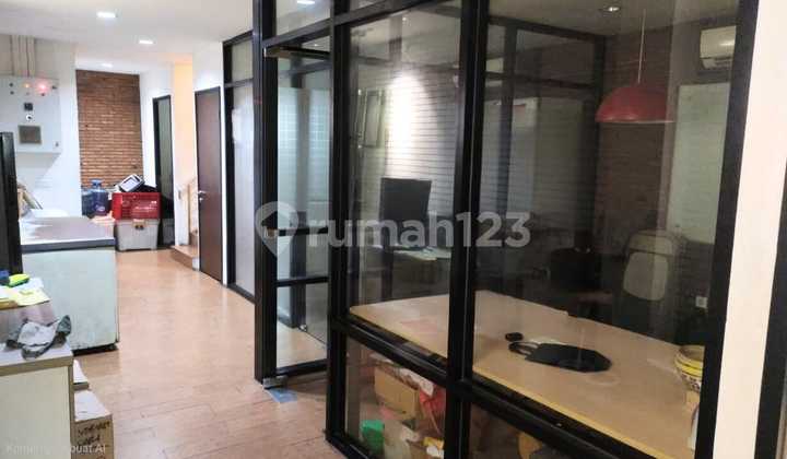 Ruko Bagus 5Lt Hadap Jalan Utama Cocok Untuk Office di Kebon Jeruk