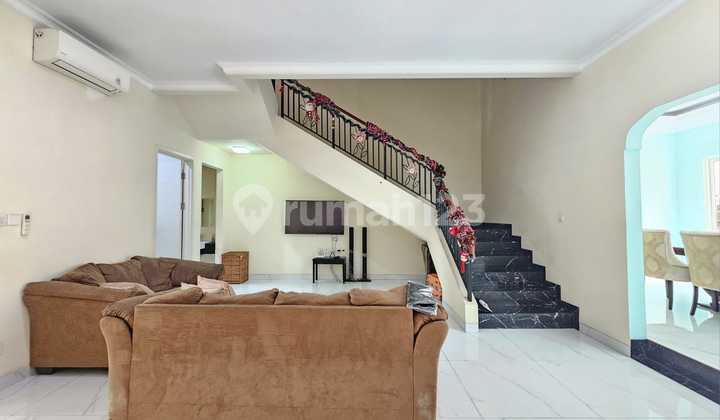 Rumah Cantik Furnished 2Lt Gold Finch The Spring, Gading Serpong. Rumah Cantik Furnished 2Lt Gold Finch The Spring, Gading Serpong.