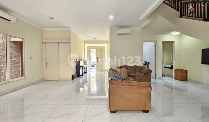 Rumah Cantik Furnished 2Lt Gold Finch The Spring, Gading Serpong. 2