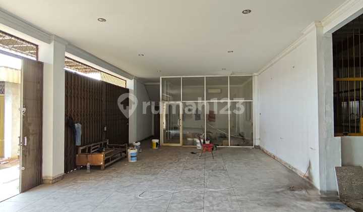 Good, Nice 2-Storey Building in a Wide Road on Gatot Subroto Street, Tangerang. Good, Nice 2-Storey Building in a Wide Road on Gatot Subroto Street, Tangerang.