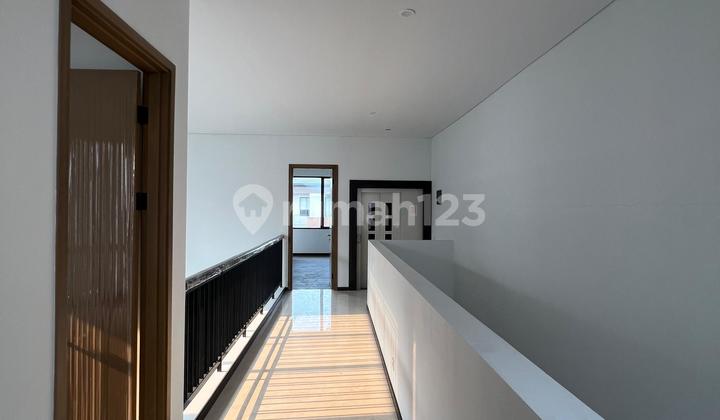 Luxury House Already Renovated 3 Floors Ready to Live Strategic The Zora Bsd 2