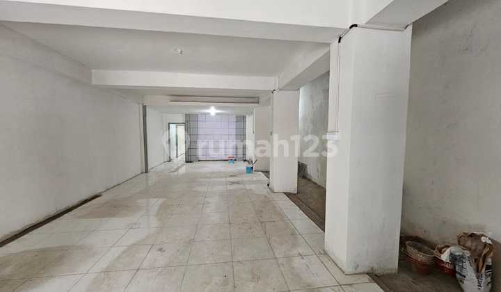 Strategic Ruko on Jalan A Yani Balikpapan, Near BCA, Suitable for Business & Office