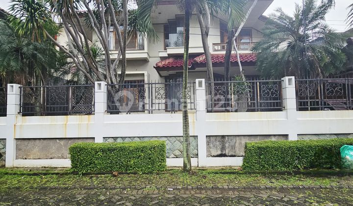 Rumah dengan Tanah Luas Kamar Utama Hadap Taman di Sektor 3 2