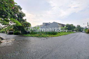 Land Ready to Build, Corner Position Facing East in Pondok Indah