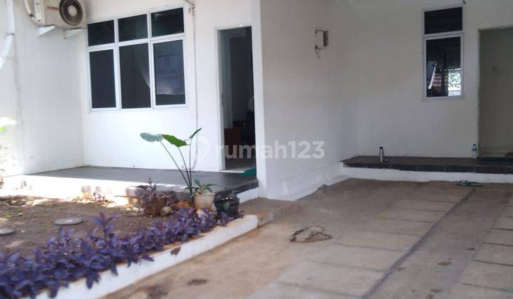 Rumah Semi Furnished Siap Huni Dengan Halaman Luas Di Bsd 1