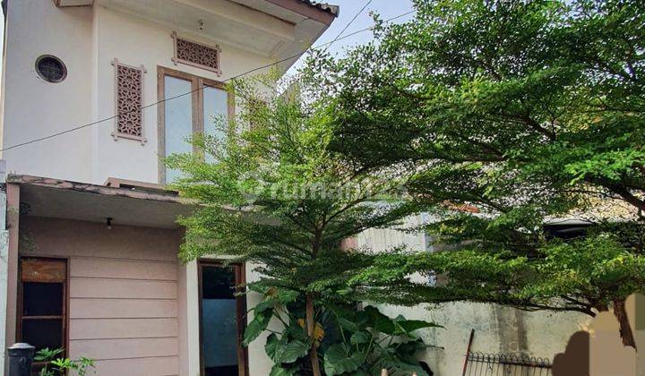 Bebas Banjir Rumah Minimalis Bernuansa Villa di Bintaro  1