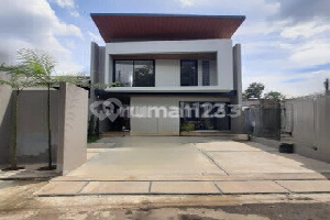 Brand New Minimalis 3 Lantai Dalam Komplek di Area Bintaro Brand New Minimalis 3 Lantai Dalam Komplek di Area Bintaro