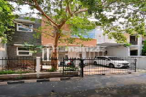 Rumah 2 Lantai Dalam Cluster Eksklusif Di Tebet Jakarta Selatan Rumah 2 Lantai Dalam Cluster Eksklusif Di Tebet Jakarta Selatan