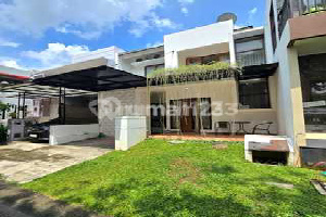 Rumah Cantik Siap Huni Hadap Taman Dalam Cluster di Sektor 9