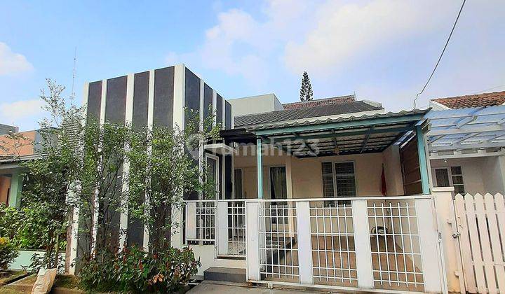 Rumah Terenovasi Dengan Taman Dalam Perumahan Di Graha Bintaro 1