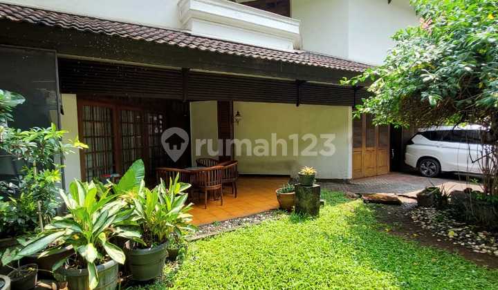 Price Drop for Classic Ready-to-Occupy House in Kebayoran Baru Price Drop for Classic Ready-to-Occupy House in Kebayoran Baru