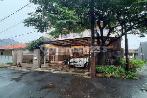 Rumah Hoek Semi Furnished Ada Taman Depan Di Jurangmangu