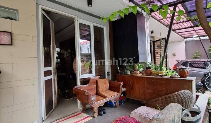 Rumah hadap timur semi furnished siap huni di area bintaro 2