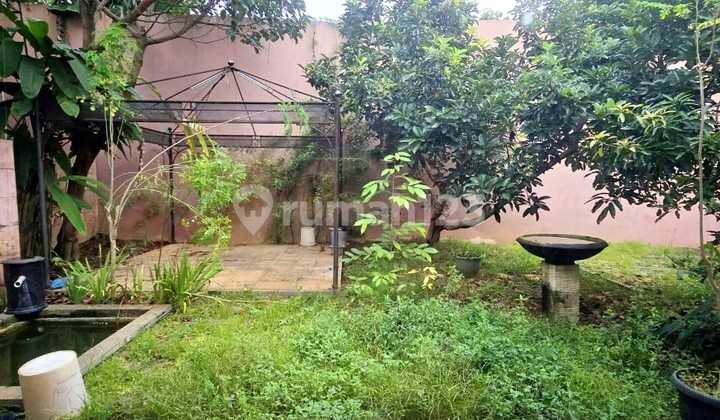 Rumah 2 Lantai Dengan Halaman Belakang Luas Di Bintaro Sektor 8 2
