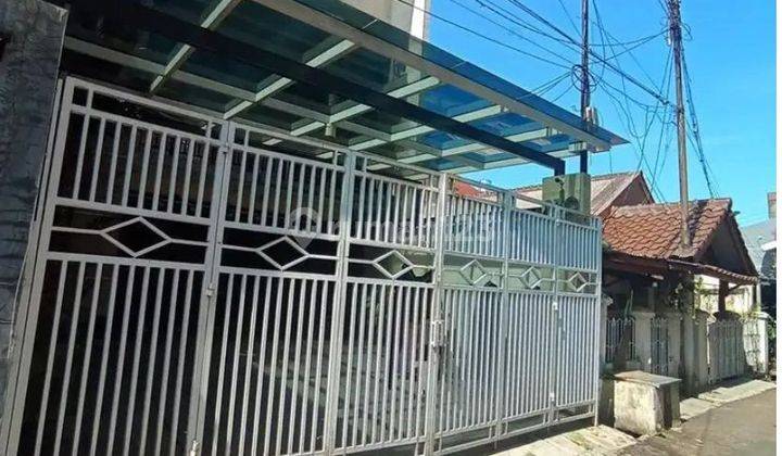 RUMAH TERAWAT DENGAN BAIK 3 LANTAI DI TEBET JAKARTA SELATAN 2