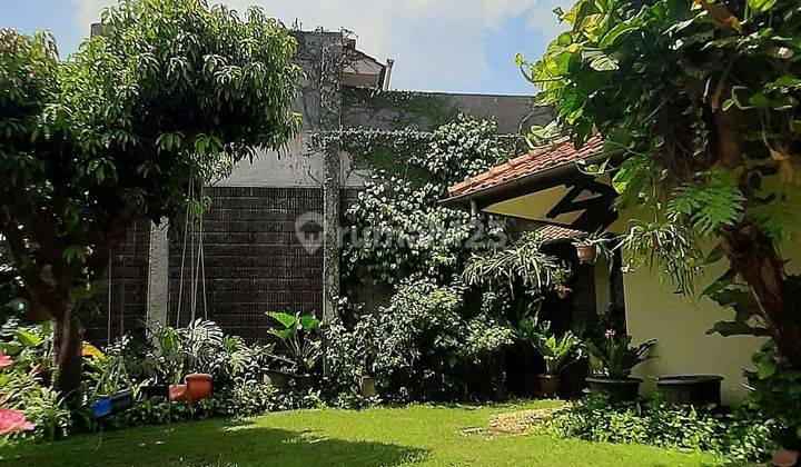 Maintained Old House With Land Front And Backyard Di Sektor 1 1