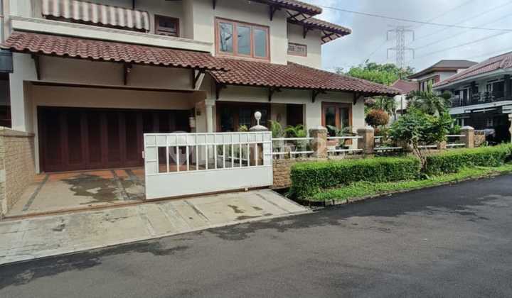 Rumah Luas Hoek Semi Furnished Dalam Cluster di Sektor 9 Bintaro 2