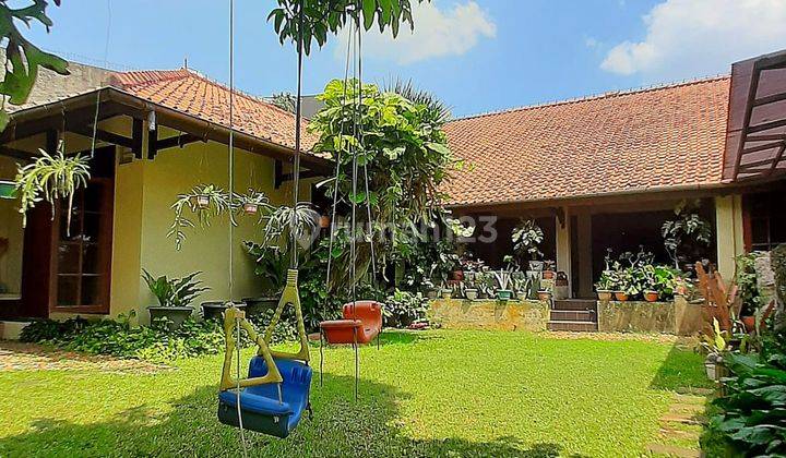 Maintained Old House With Land Front And Backyard Di Sektor 1 2