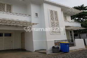 Classic 3.5-Story House With Private Pool In Kemang, South Jakarta