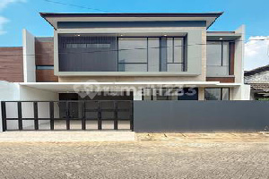 New Modern 4-Bedroom House, Strategically Located in Bintaro Sector New Modern 4-Bedroom House, Strategically Located in Bintaro Sector