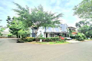 Rumah 2.5 Lantai Hoek Dalam Cluster One Gate Di Sektor 9