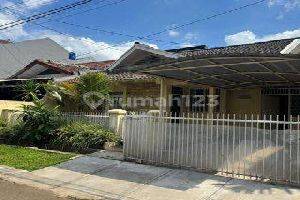 Rumah 2 Lantai Terawat Hadap Timur Dalam Cluster Di Sektor 2 1