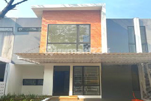 Rumah 2 Lantai Dengan Backyard Di Kebayoran Bintaro Sektor 7